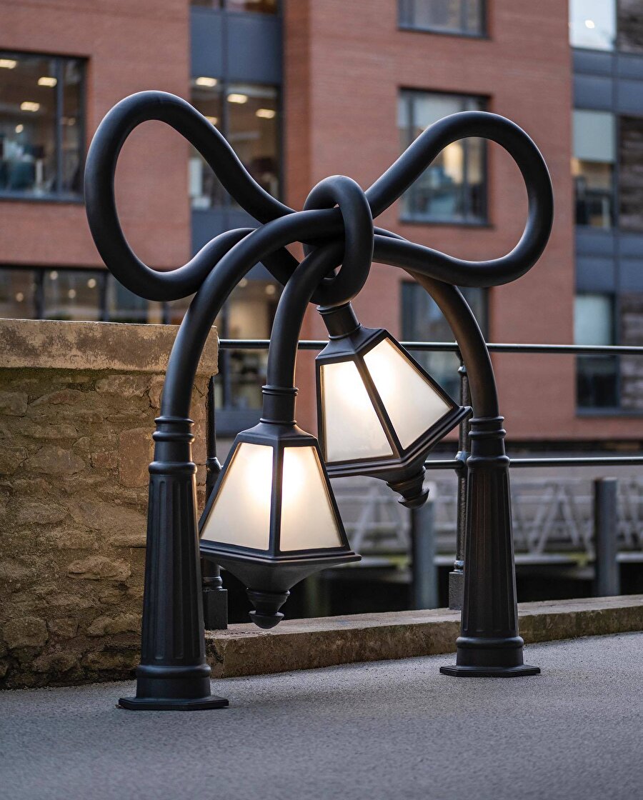 Alex Chinneck’in Bristol’daki oyunbaz sokak heykelleri ✨