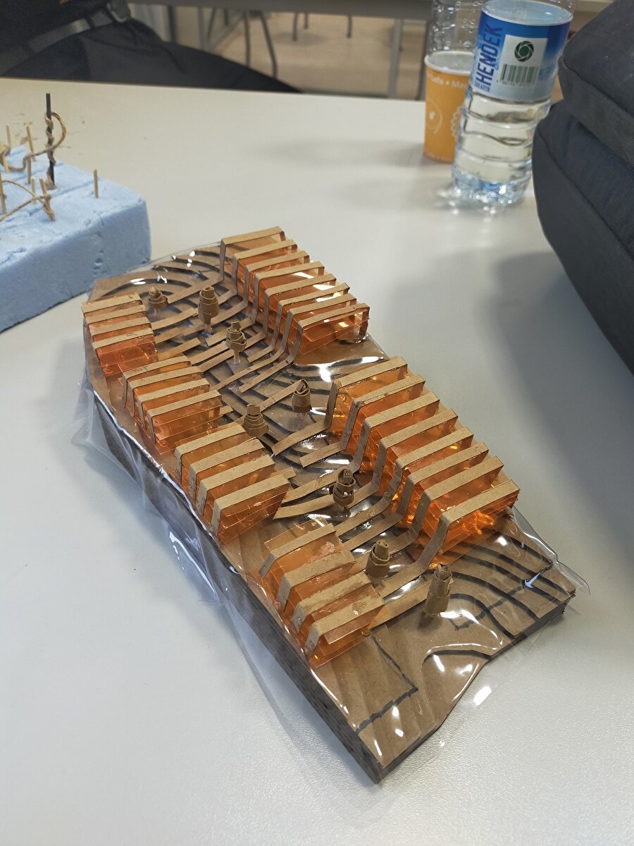 Tahinli kabak tatlısı görüyoruz