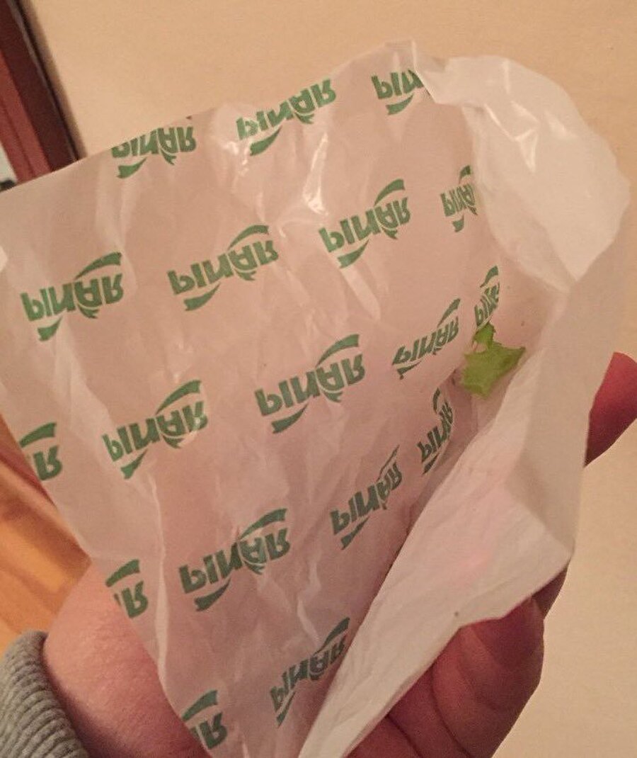 Şu kağıdın içinde bulunan bir yiyeceğin lezzetli olmama ihtimali yok