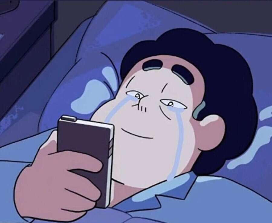 Gecenin saat dördünde eski resimlere bakarken ben