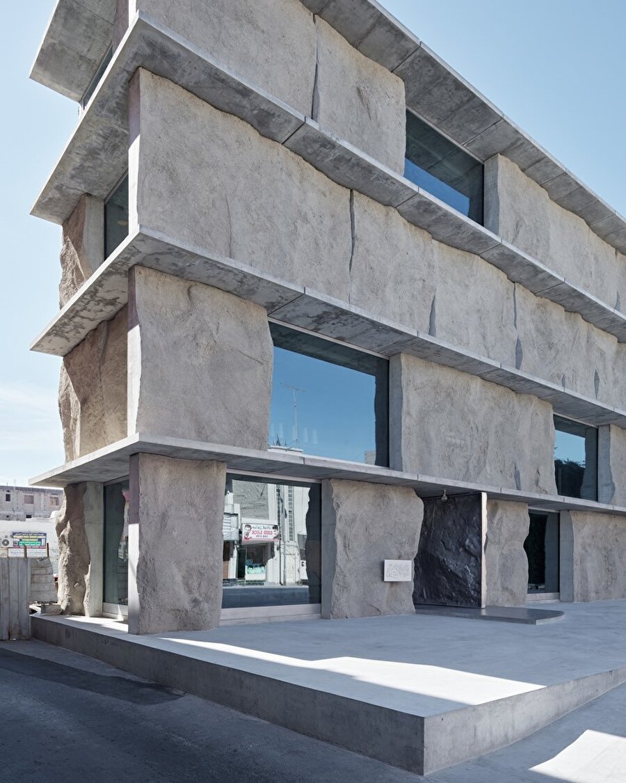 Sıra dışı bir cephe: 35 Green Corner Building