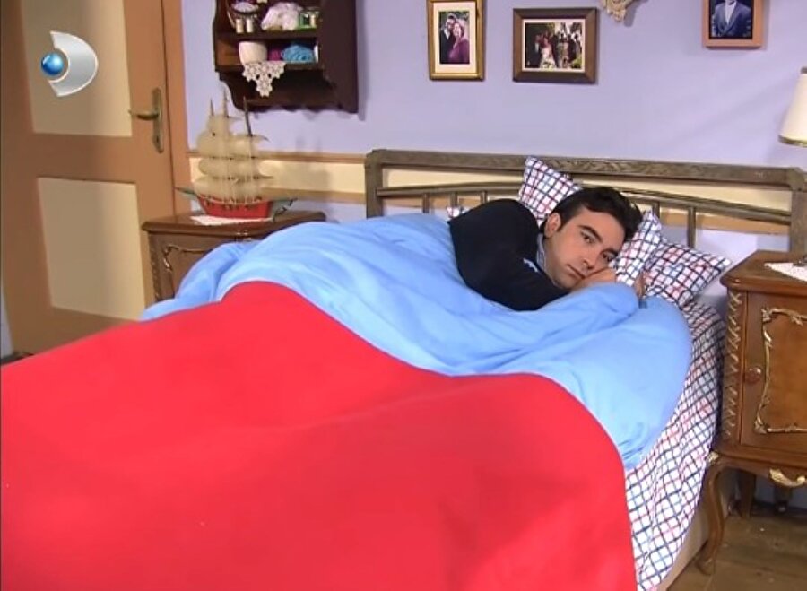 Pazartesi günü hasta olup okula gitmeme işi