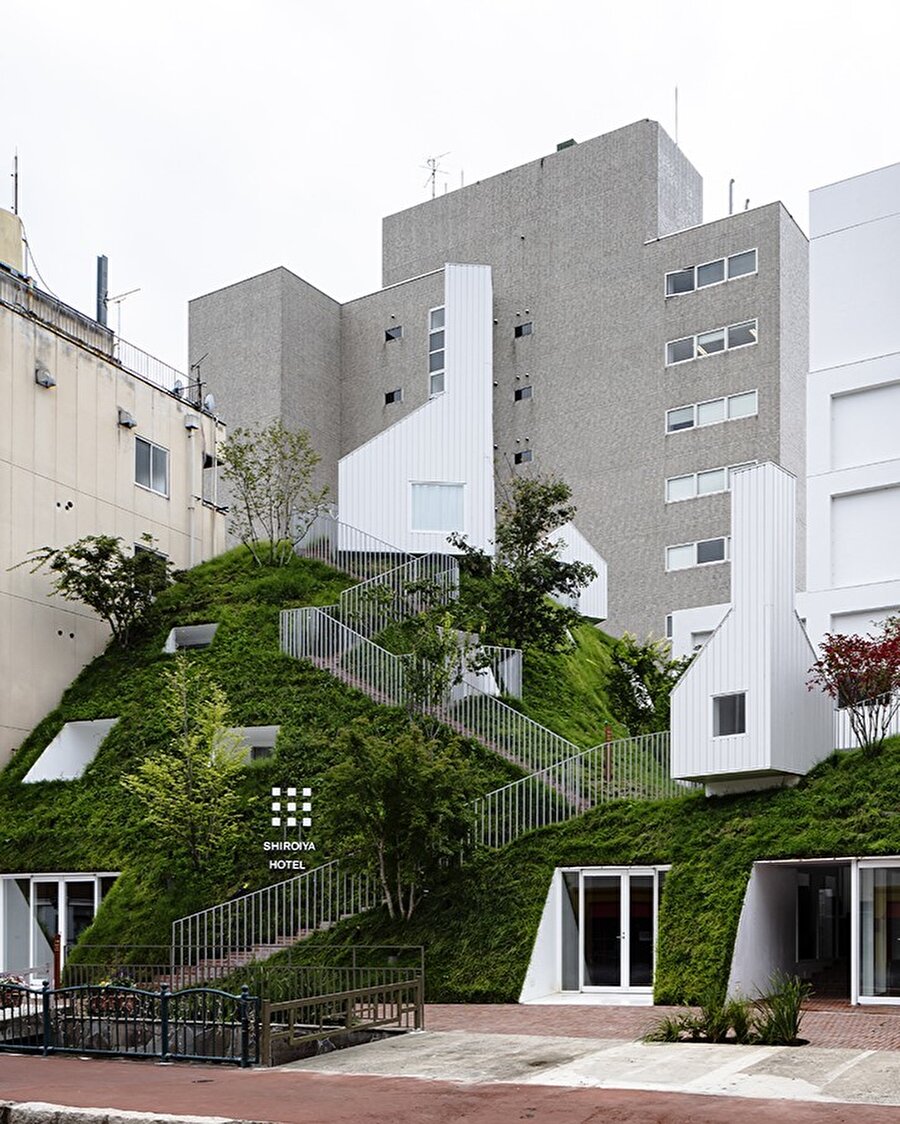 Sou Fujimoto Architects, 1970'lerden kalma Shiroiya Oteli'nde çarpıcı bir dönüşüm gerçekleştirdi!