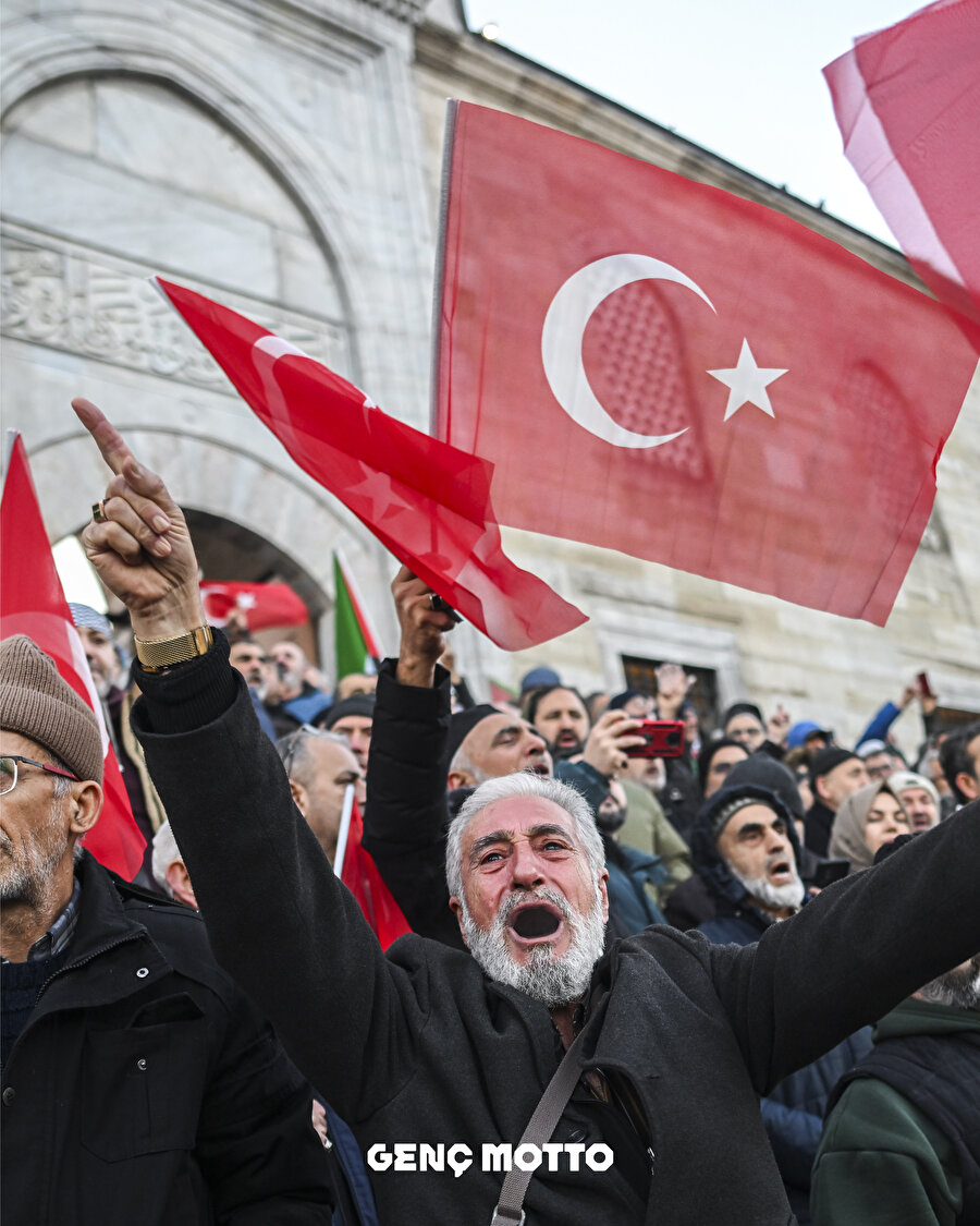 Binlerce kişi Filistin için Galata'da