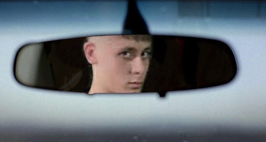 Taksici yanlış yöne dönünce attığım bakış