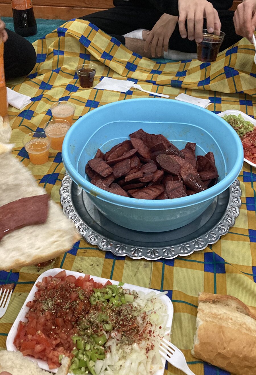 Şöyle bir kahvaltının hayali ile yaşıyoruz