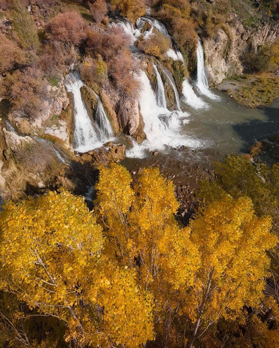 Mükemmel manzarasıyla: Muradiye Şelalesi 📍