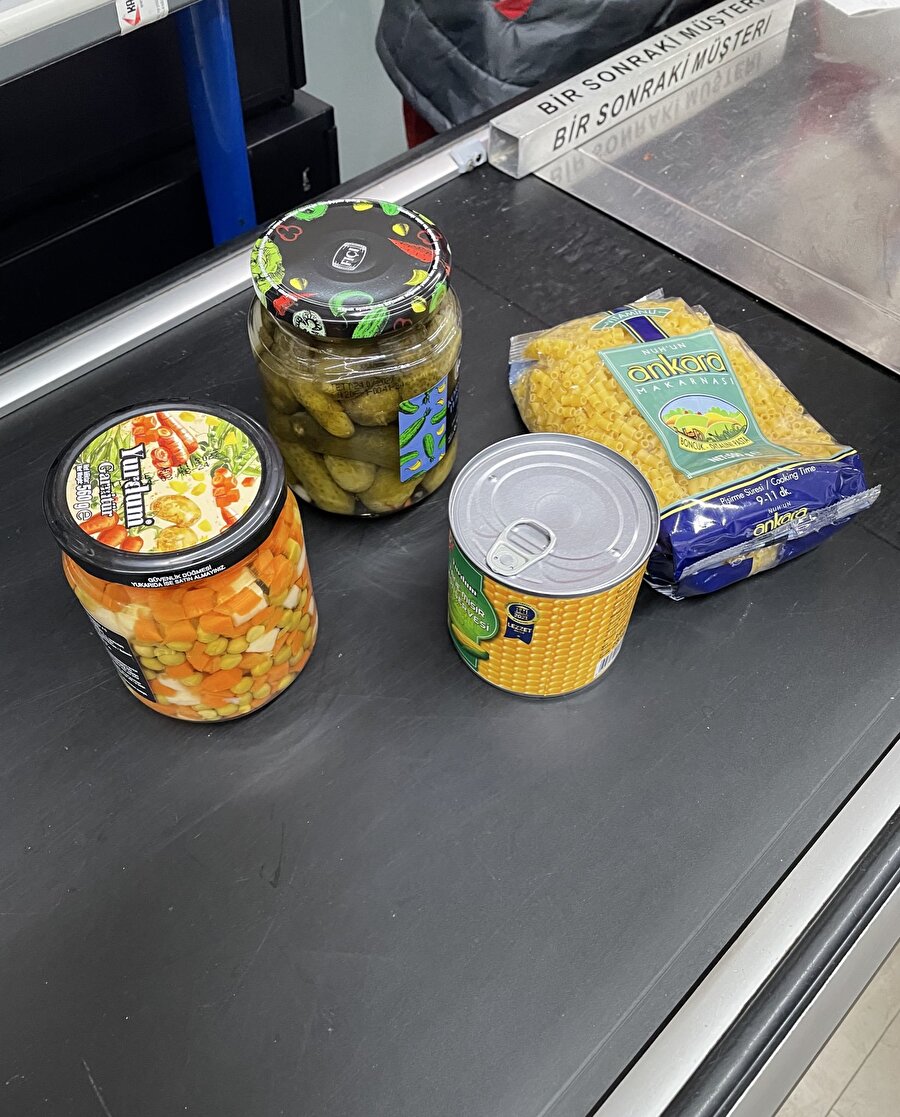 Kasiyer ne yapacağımızı anladı