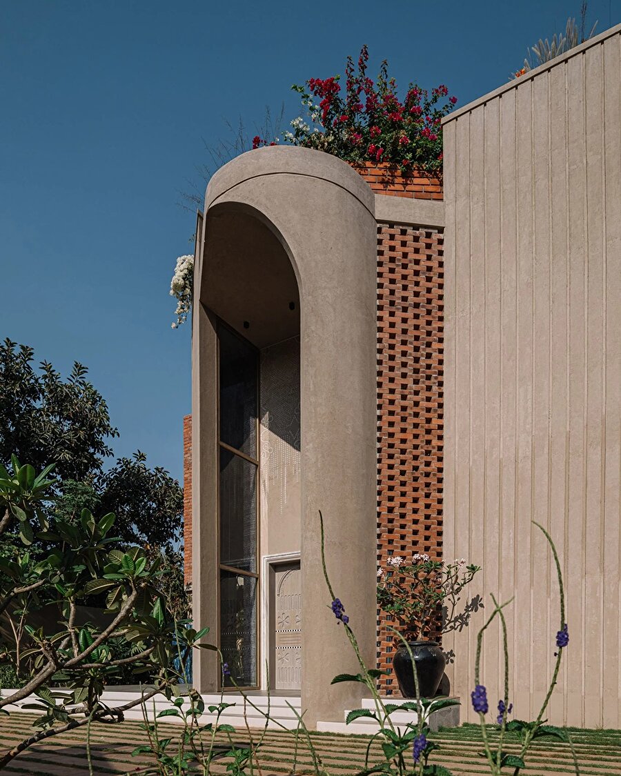 200 zanaatkarın iş birliğiyle hayata geçirilen ev!