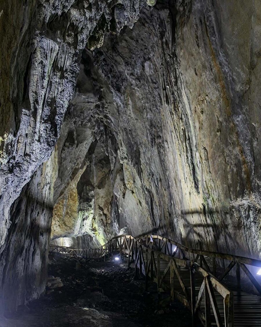 Büyüleyici doğal oluşumlarıyla: İnaltı Mağarası 📍