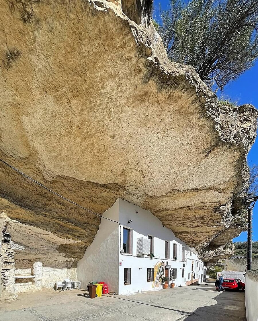 Kayaların gölgesinde bir köy, Setenil de Las Bodegas 🏞