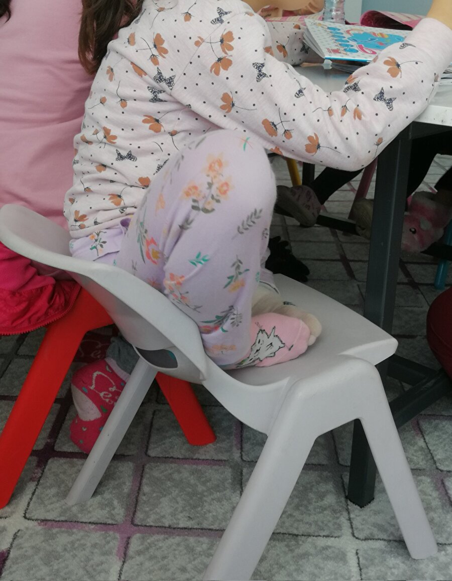 Gün boyu neden sırtım ağrıyor diye düşündükten sonra bizim oturma şekli