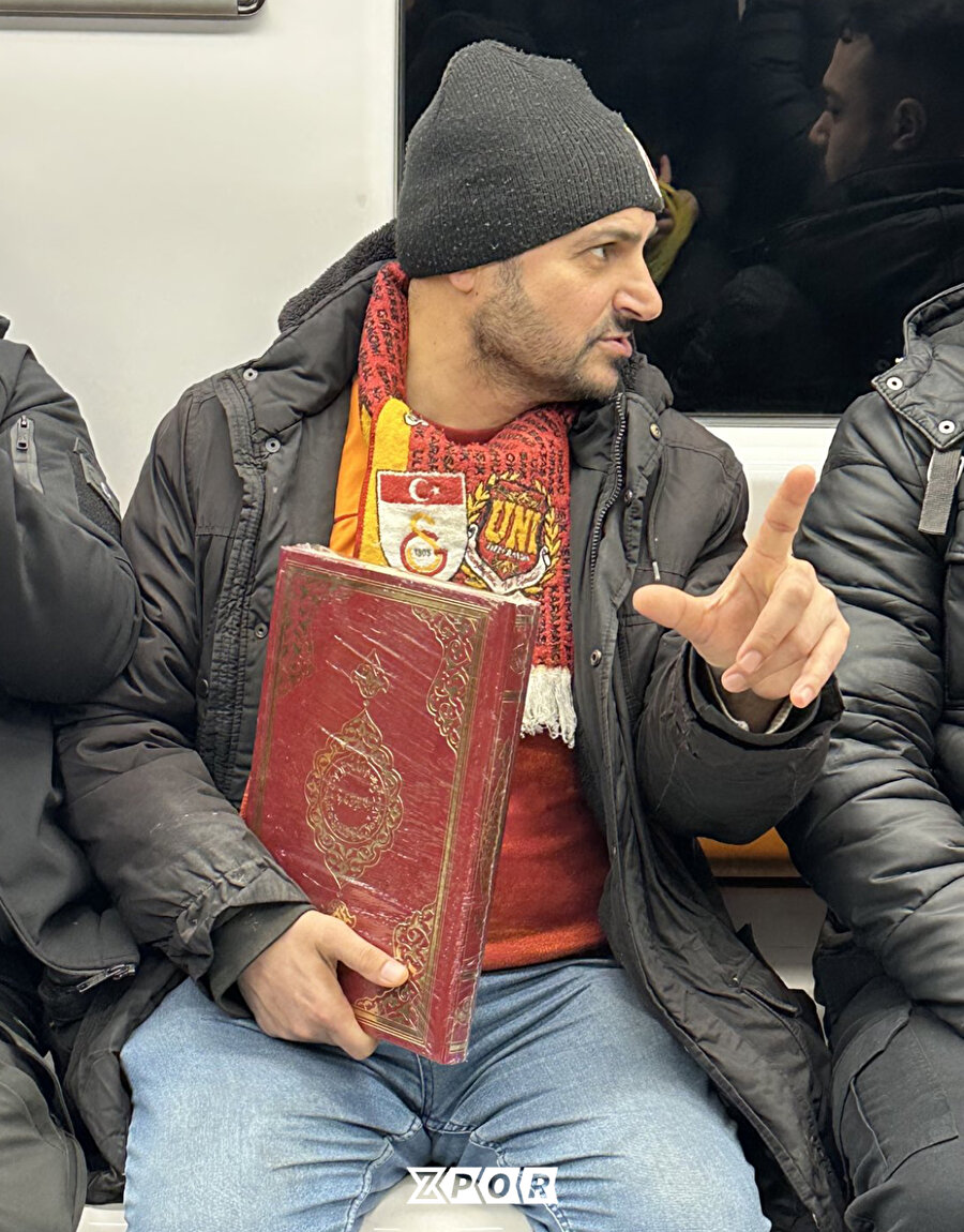 Galatasaray taraftarı, derbiye Kur'an-ı Kerim ile gidiyor
