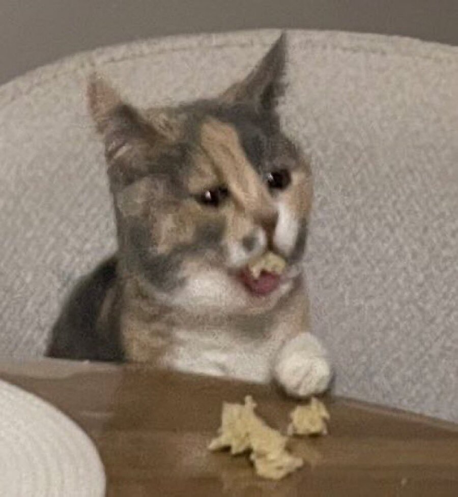 Sahurda tam yemek yerken ezan okununca bizdir