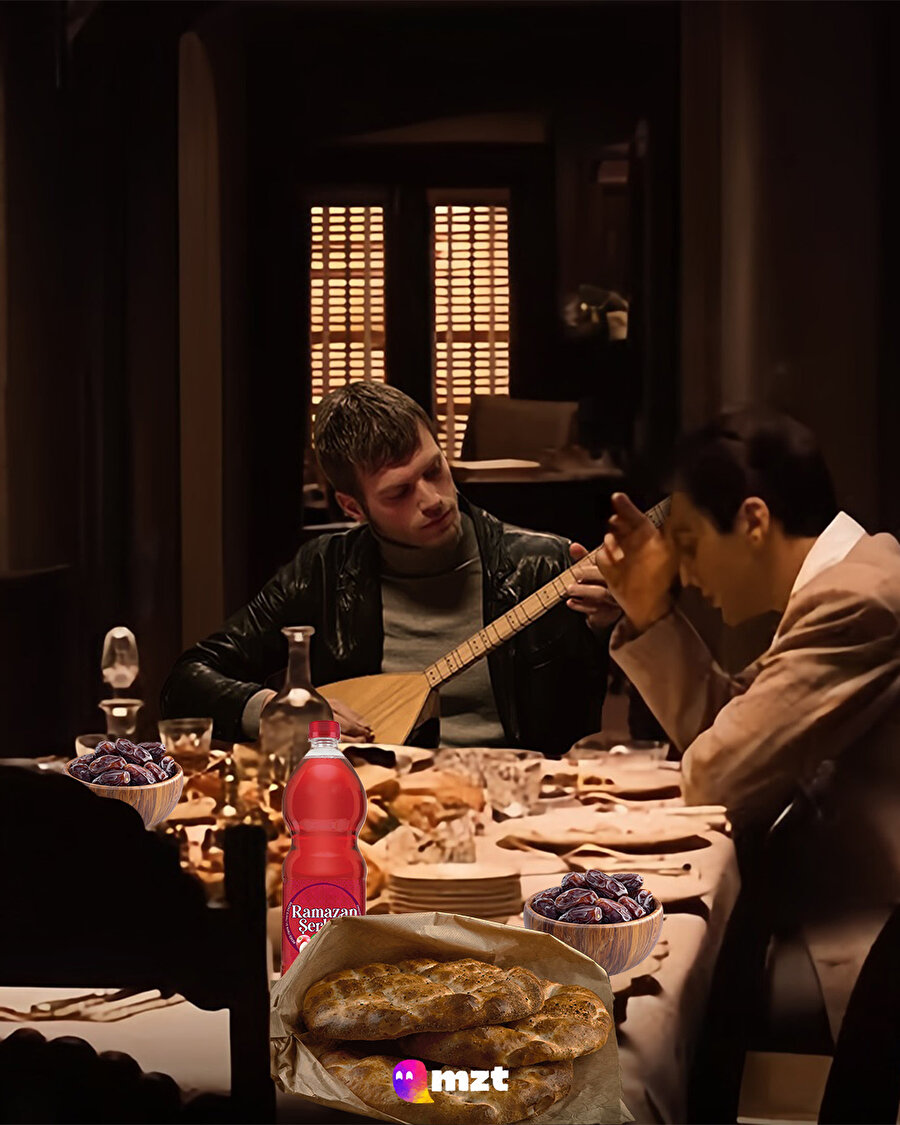 İftar masasında ezanın okunmasını beklerken bizdir