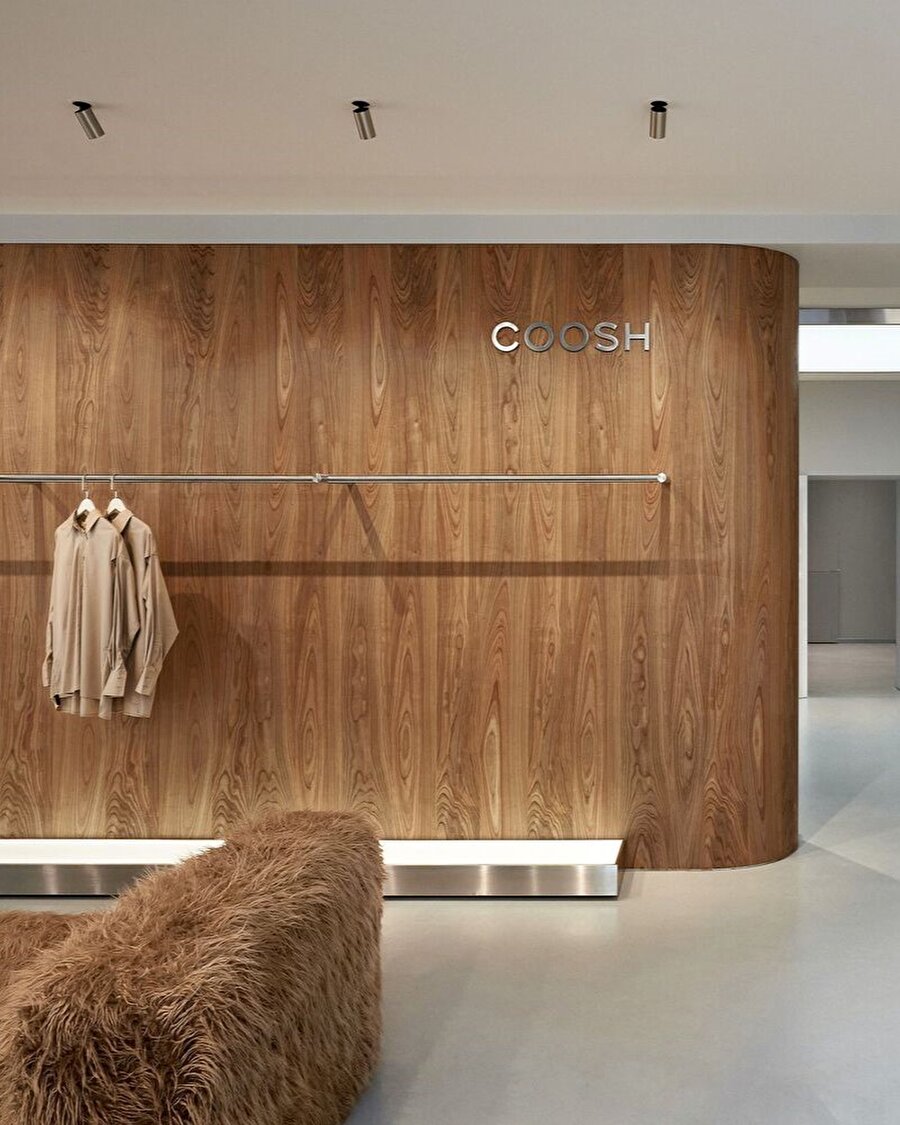 Minimalist tarzıyla dikkat çeken mağaza tasarımı: COOSH