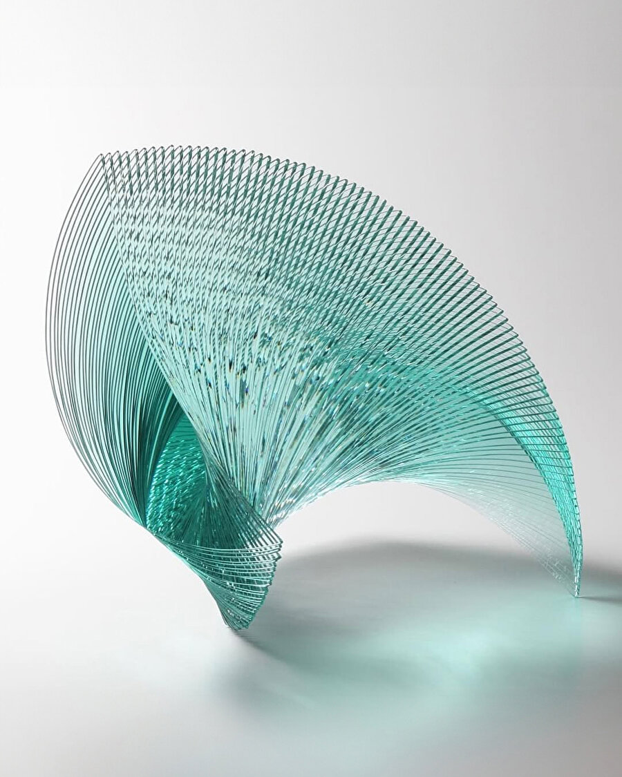 Işığın büyüleyici yansımalarına bürünen cam tabakalar ✨