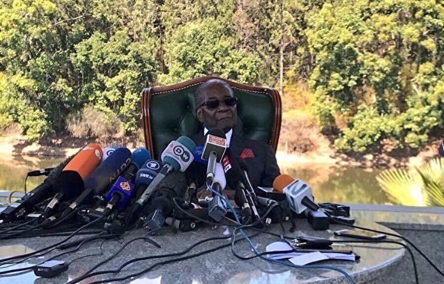 Hayatım ile ilgili gereksiz detayları 1 saniyedir tanıdığım kız anlatırken ben