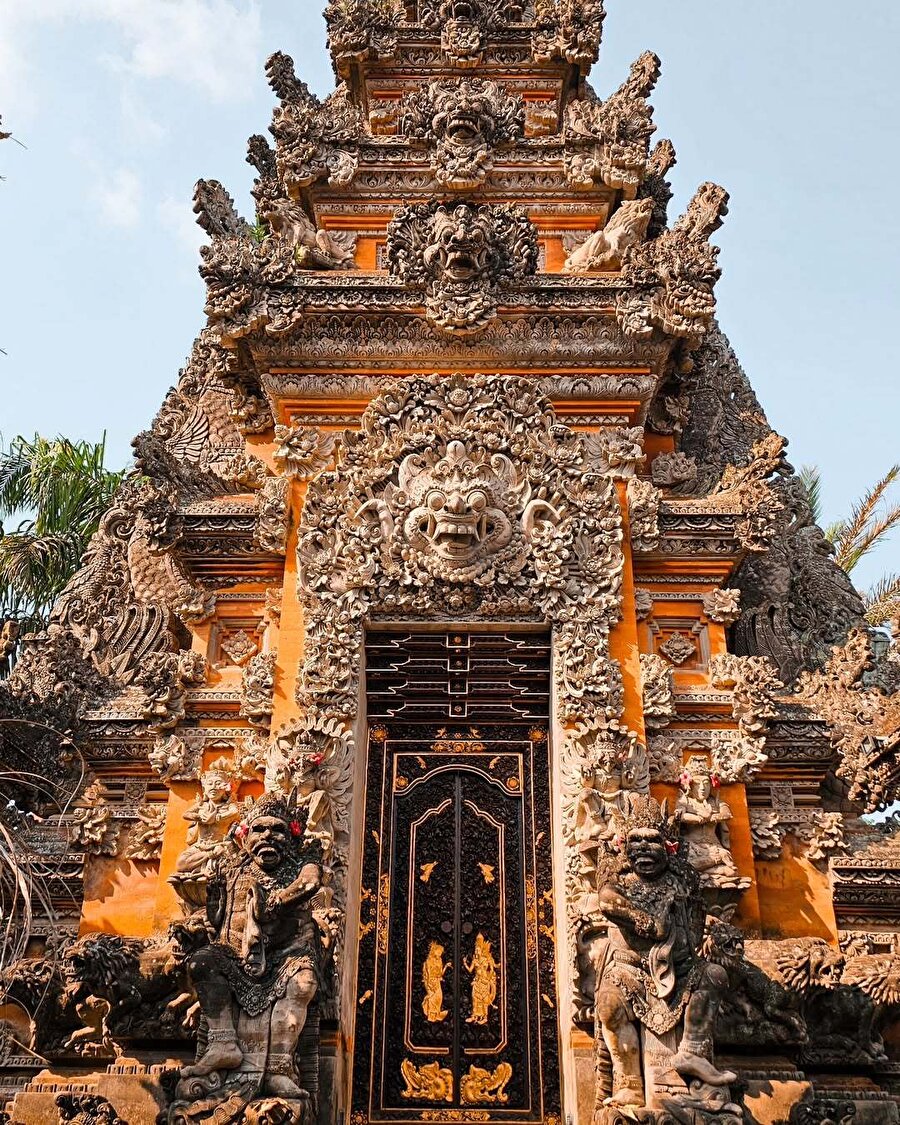 Bali’nin gizemli köşesi: Ubud Maymun Ormanı 🐒