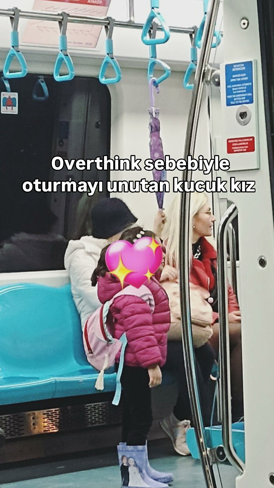 Kızın şemsiyesiyle tutunma kingliği