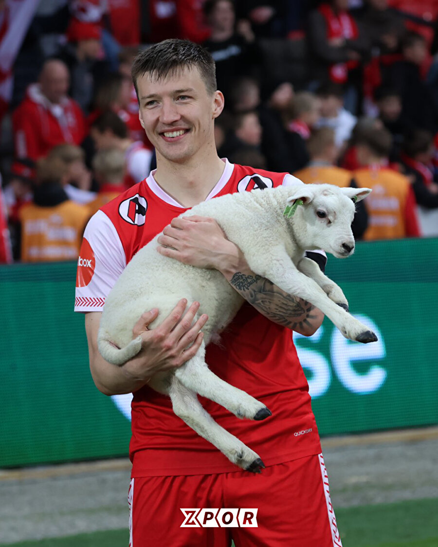 Maçın adamına kuzu verildi