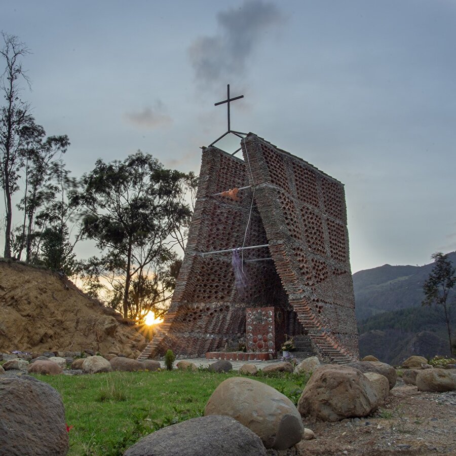 Topluluğun Elinden Doğan Bir Mekân: Tile Chapel 