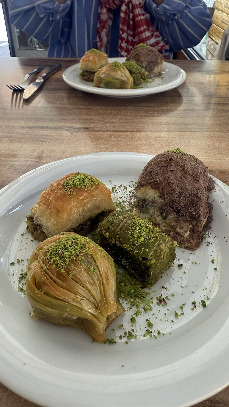 Çayı şekersiz içtiğim için yanına hazırladığım tabak