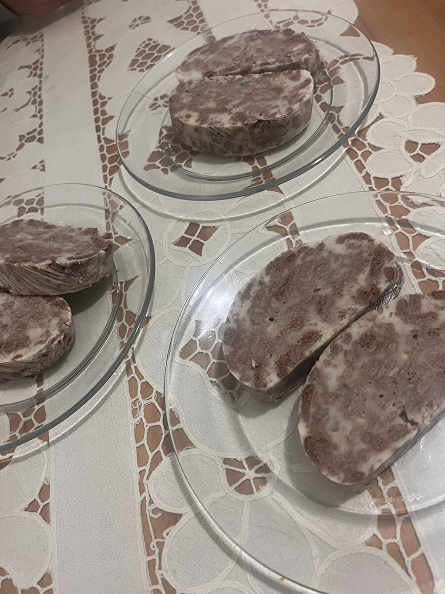 Sadece onu görüyoruz