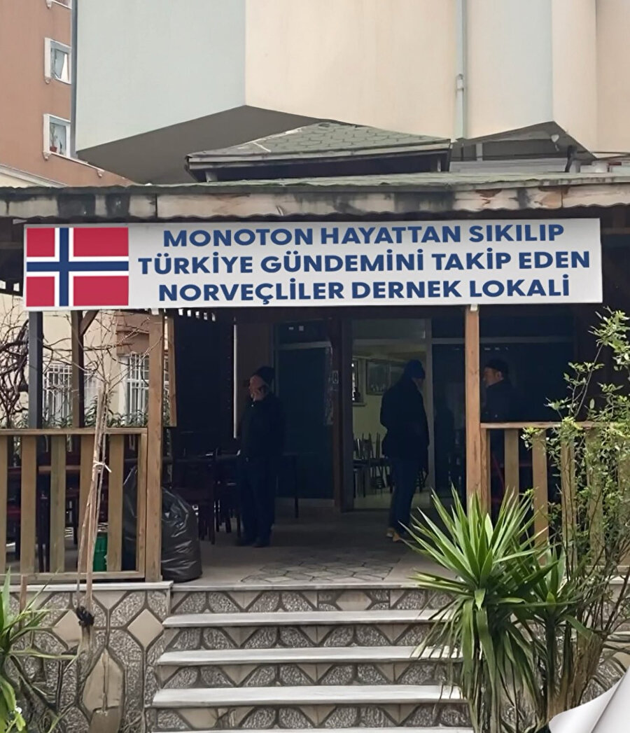 İçeride neler konuşulduğunu merak etmedik değil