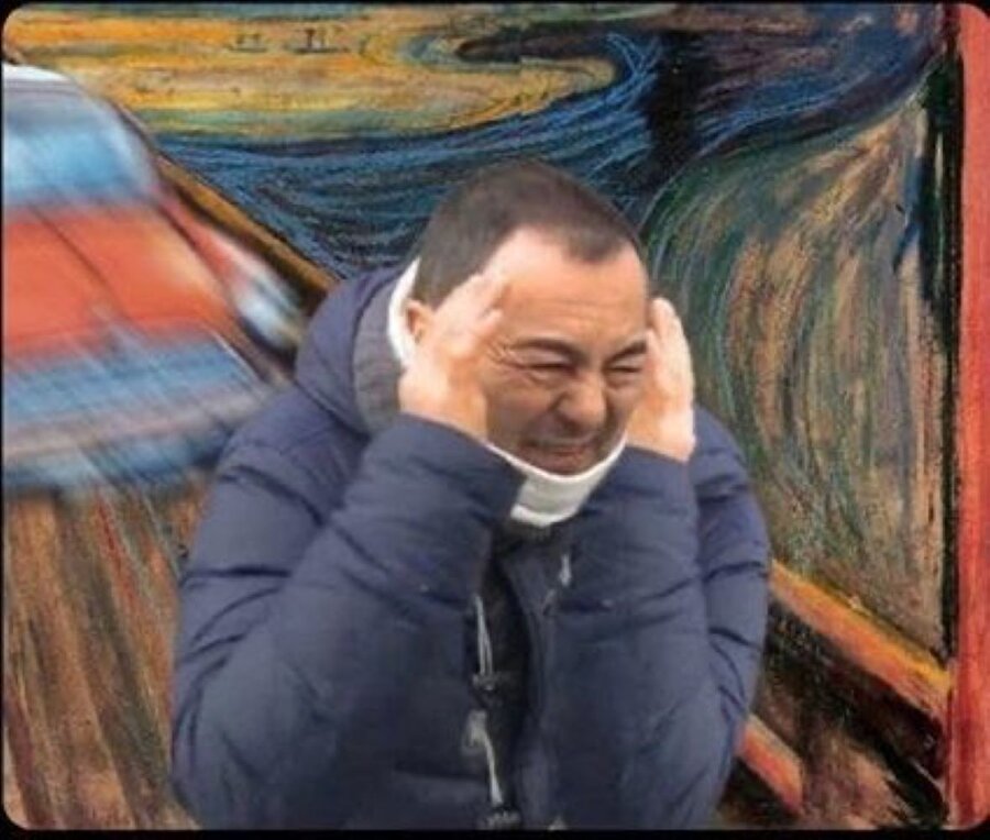 Evdekiler bağıra bağıra telefonda konuşuyor