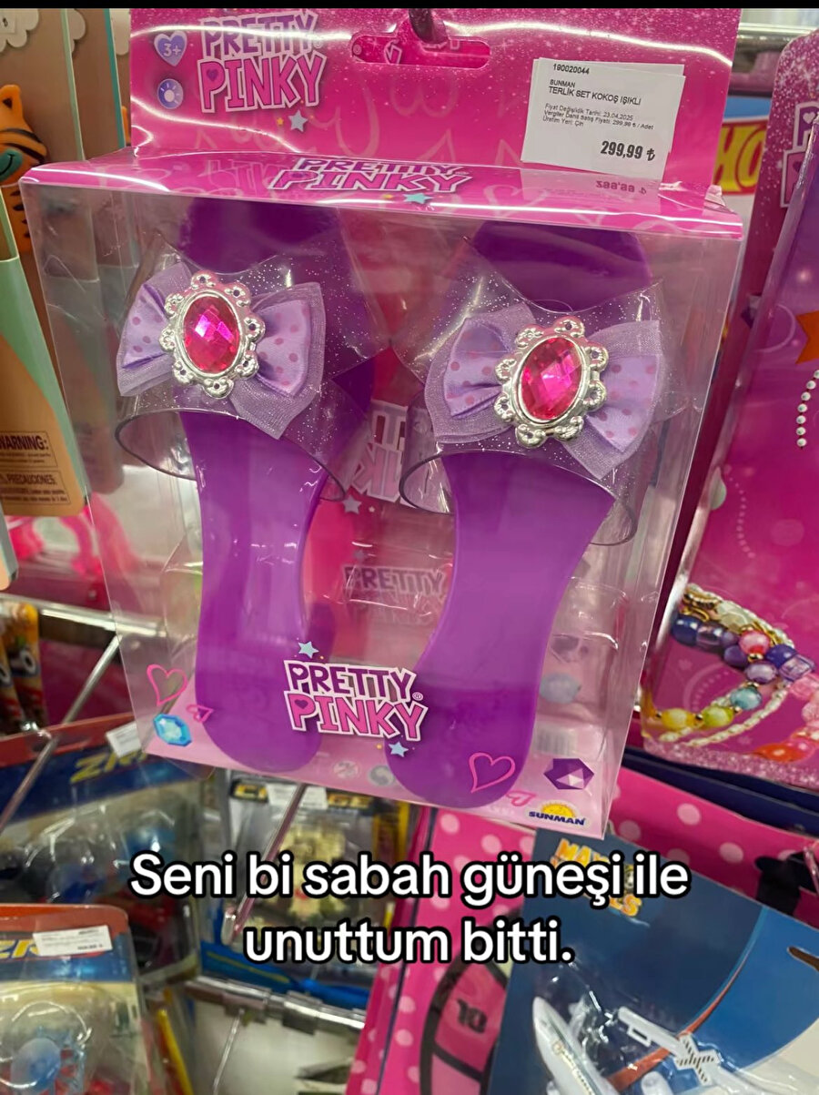 Unuttuk desek de hala aklımızın köşesinde bir yerlerdesin