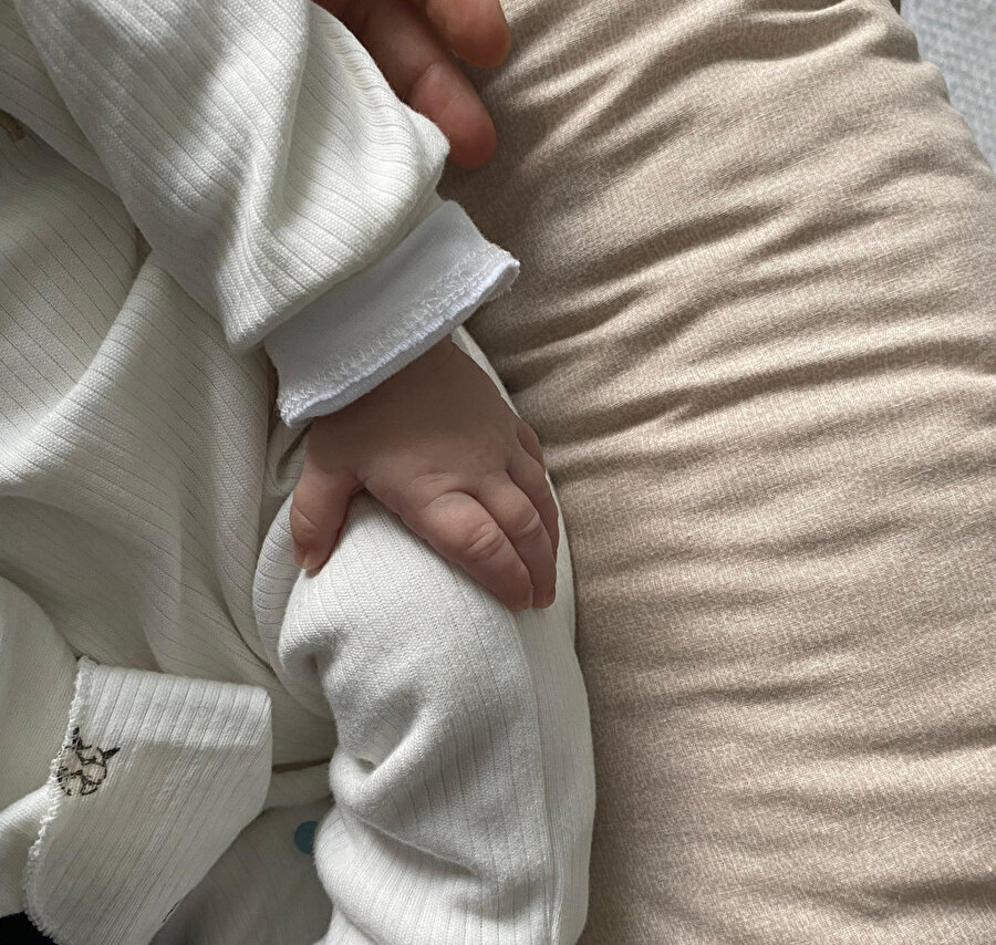 15 günlük hayatına dizlerini tutacak yorgunluğu nasıl sığdırmış olabilirsin sen