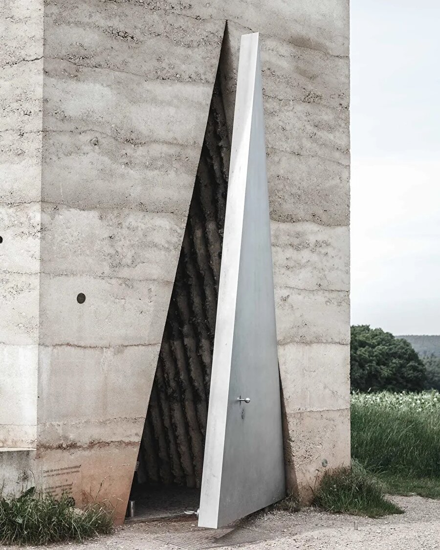 Bir tarlanın ortasında, yalnız ama sarsıcı bir yapı: Bruder Klaus Field Chapel