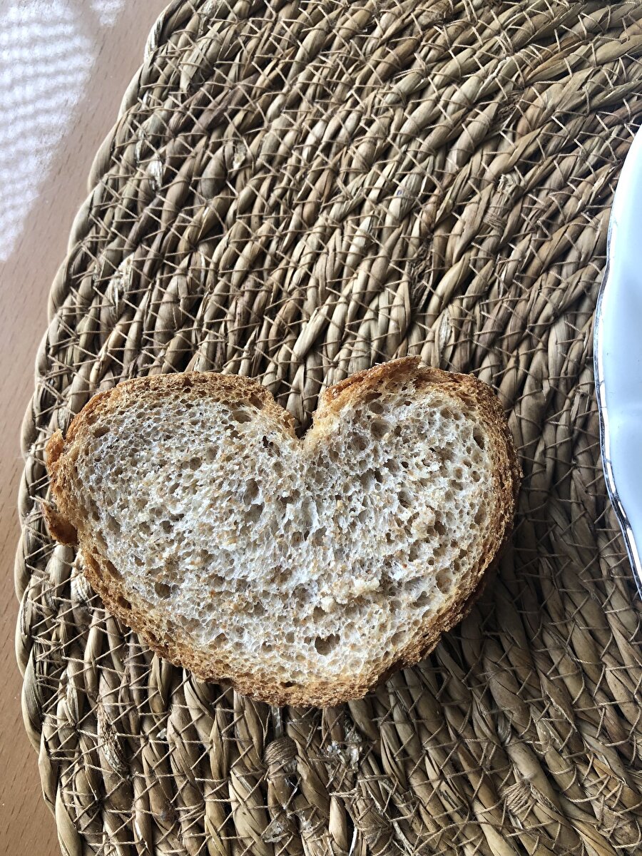 Herkes kalbinin ekmeğini yer