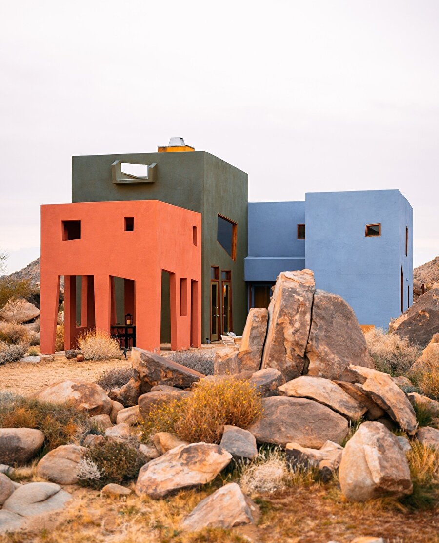 Çölde deneysel bir yapı: Monument House