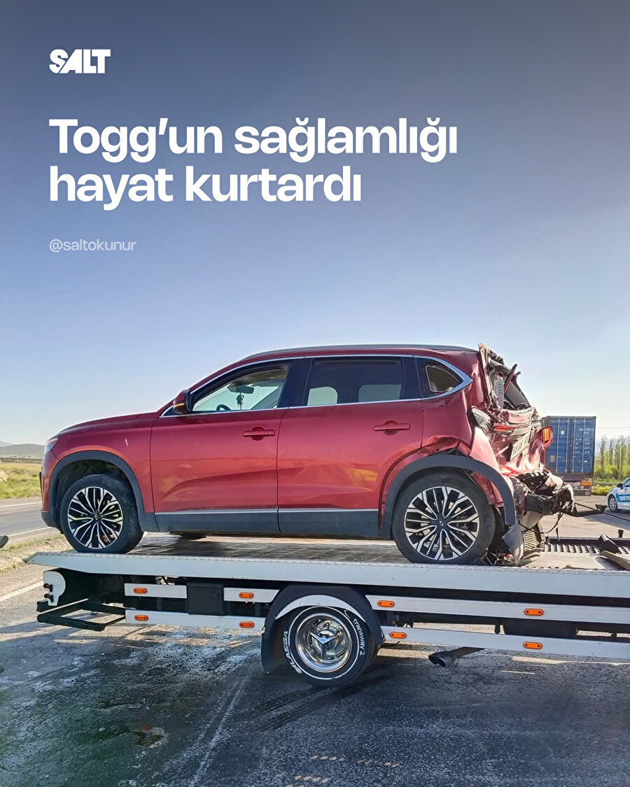 Tır, Togg T10X'e çarptı kimsenin burnu bile kanamadı