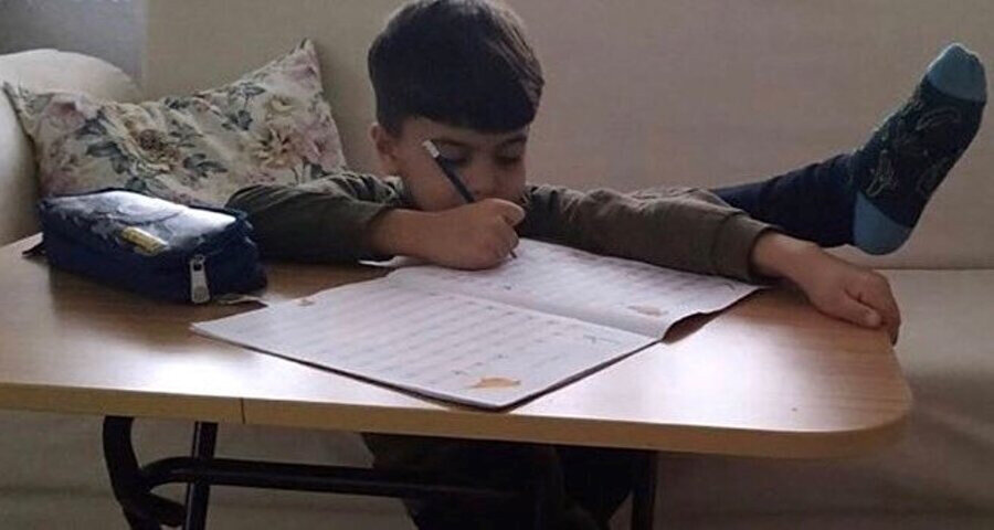 Neden sırtım ağrıyor diye düşündükten sonra benim oturma şekli