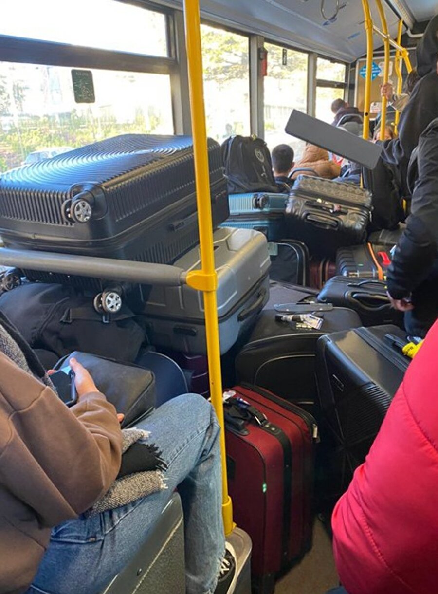 Bayrama giderken araba bagajındaki yoğunluk