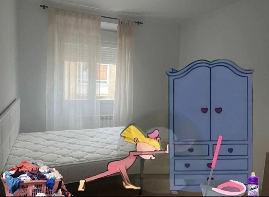 Hiç kimse: Gece yarısı odamda canı sıkılan ben: