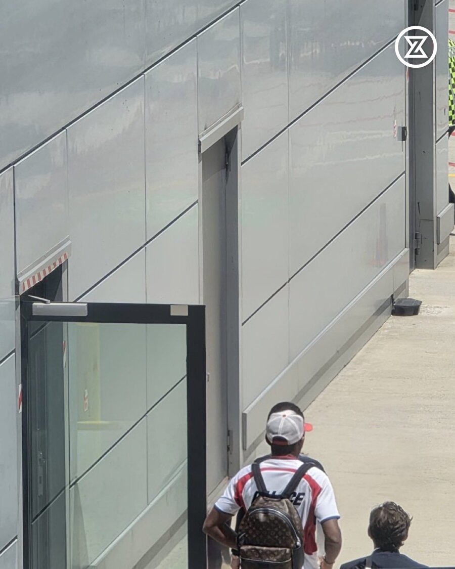 Osimhen, İstanbul’dan ayrıldı