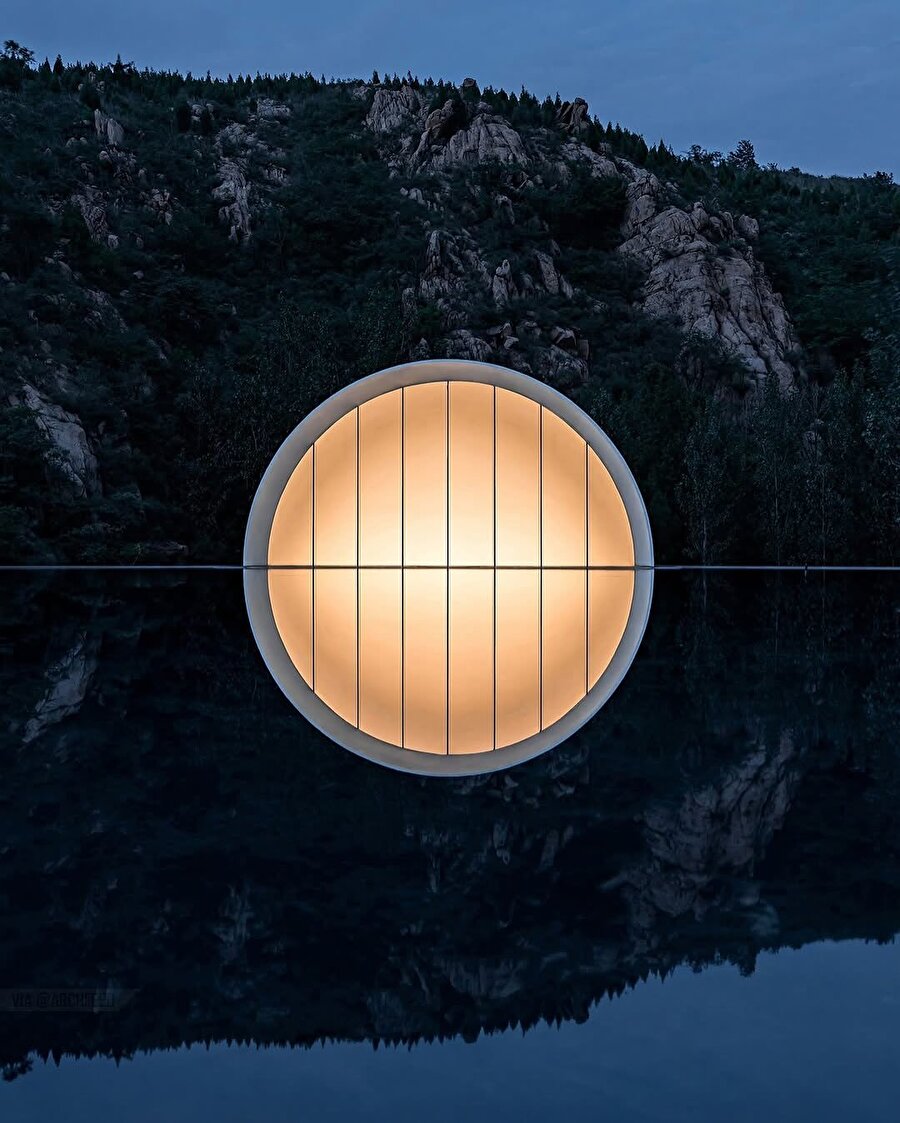 İsmini, aya benzerliğinden alan bir şapel: Hometown Moon