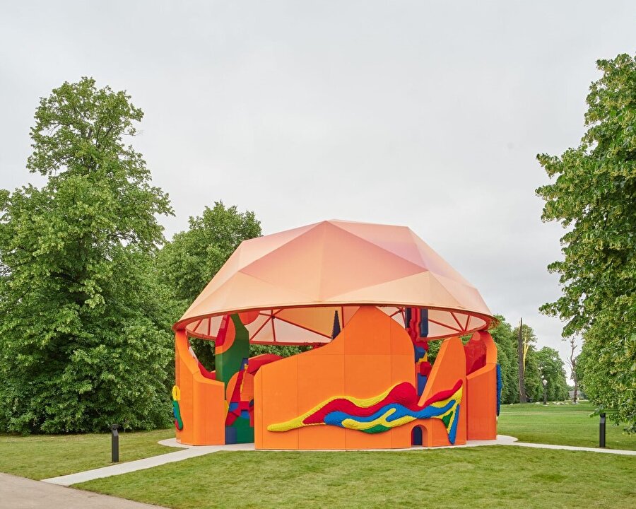 Peter Cook’un Serpentine Play Pavilion’ı ile mimarlık bir oyun alanına dönüşüyor