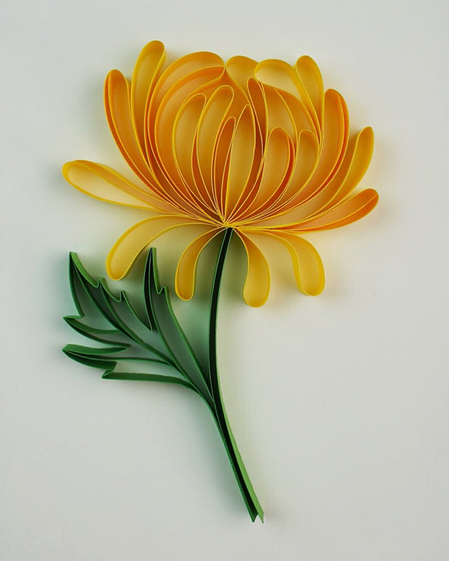 Renkli kağıtların kusursuz kıvrımlara dönüşümü 📜