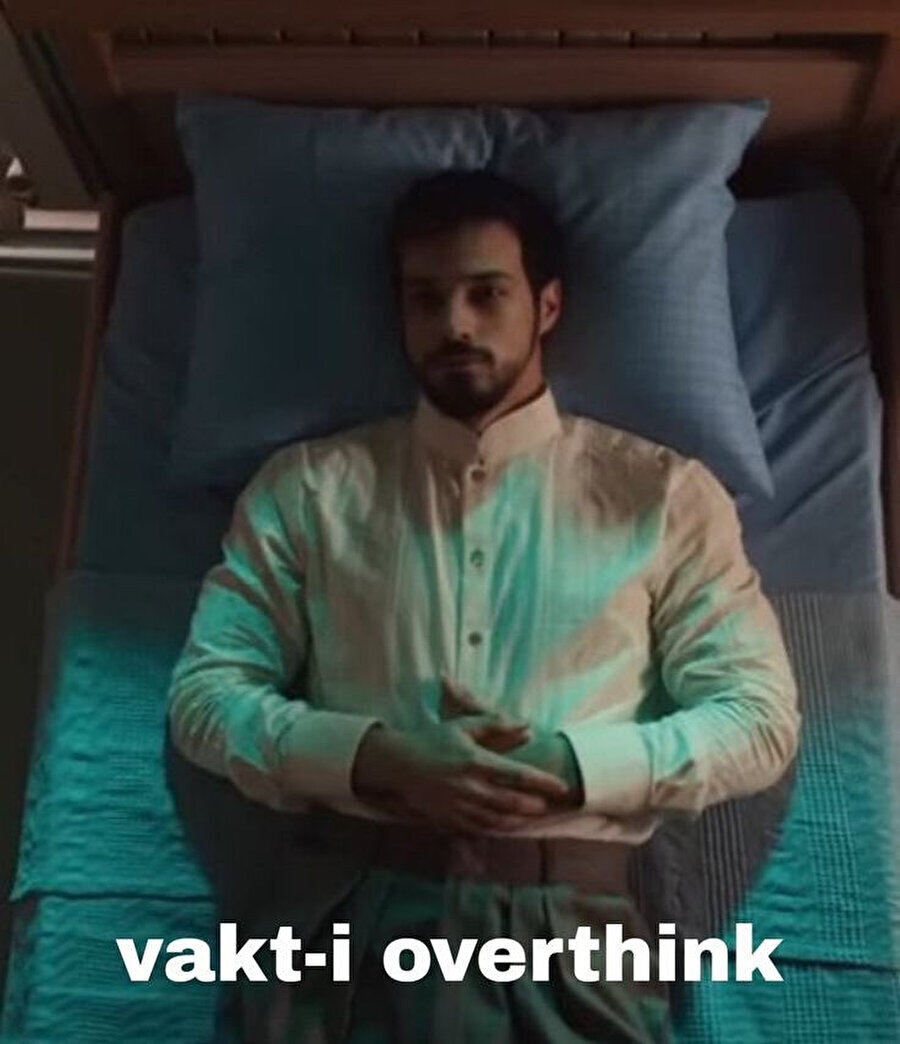 Her akşam duvara yansıyan görüntümüz