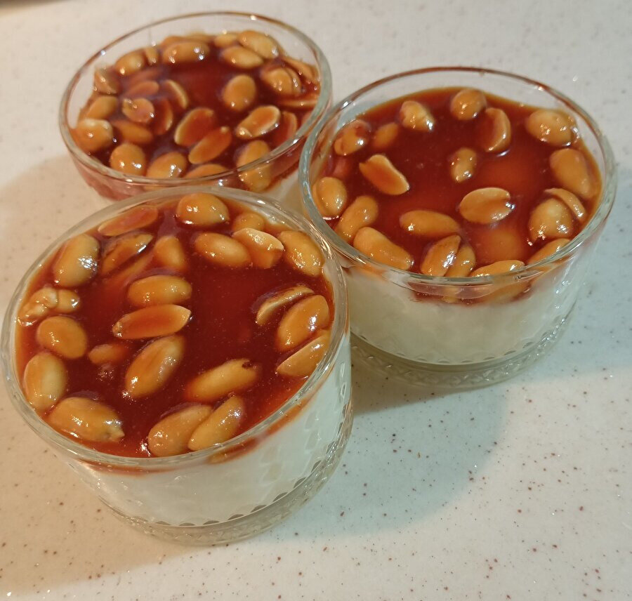 Kuru fasulyeli yoğurt görüyoruz