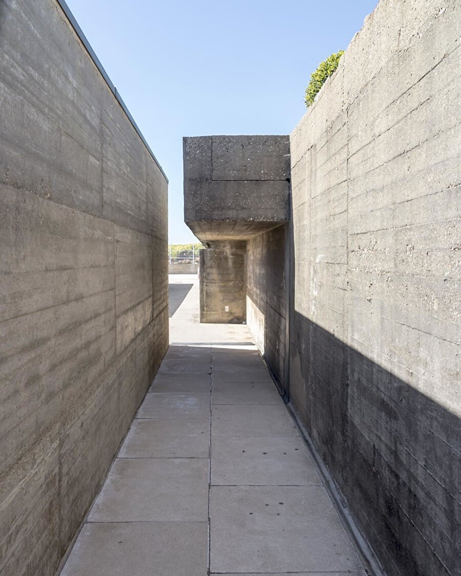 Álvaro Siza imzalı açık alan tasarımı: Piscina das Marés