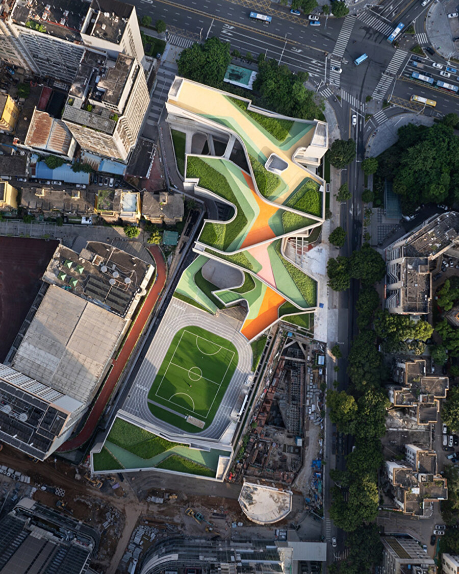 Teraslanarak yerleşen bir eğitim yapısı: Cuizhu Okulu