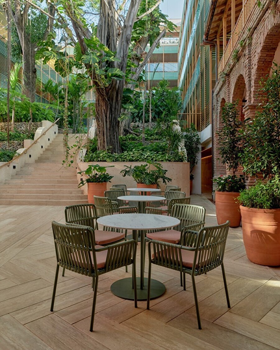 Avlulu bir yapı: Kimpton Las Mercedes Oteli