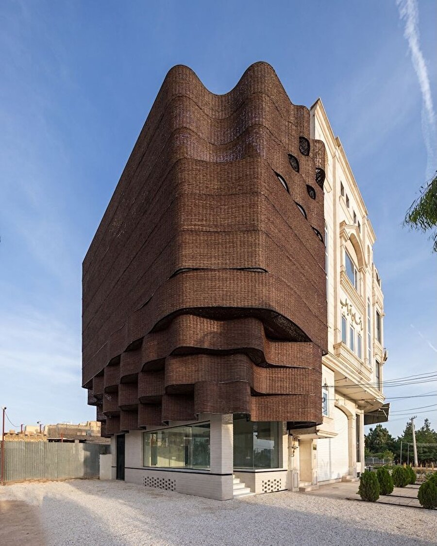 Arghavan Projesi: Iran Yazd’da Atık Malzeme ile Cephe Örgüsü Denemesi