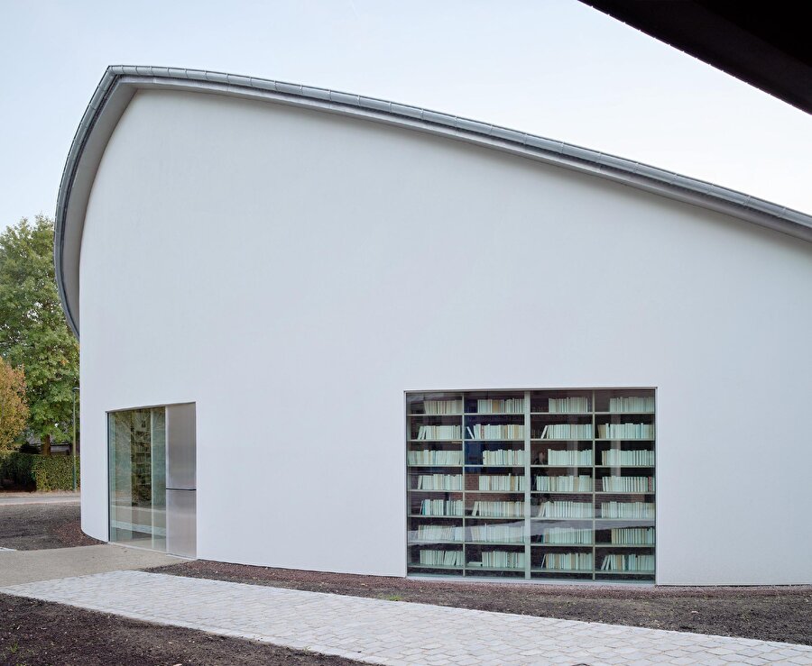 Eyer biçimli kütüphane: OFFICE 229 Halk Kütüphanesi 